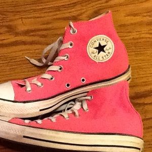 Converse Hot Pink Hi-Pink.  8 Women's ,  EUC !!